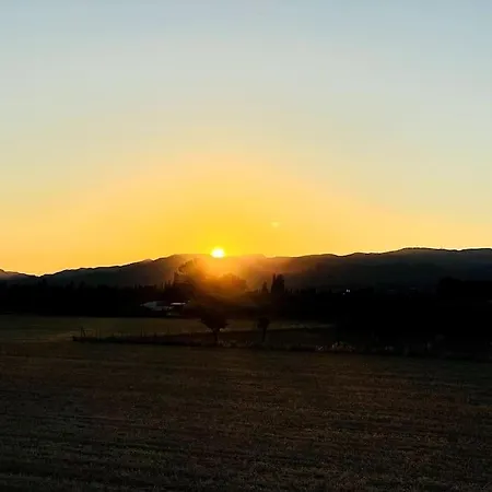 Stunning Country With Panoramic Mountain Views *