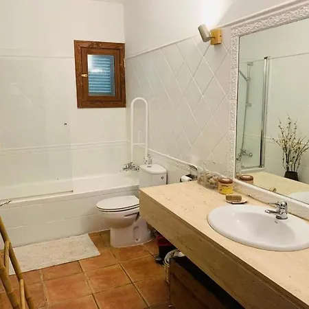 Stunning Country With Panoramic Mountain Views *