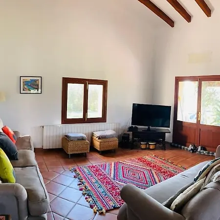 Stunning Country With Panoramic Mountain Views